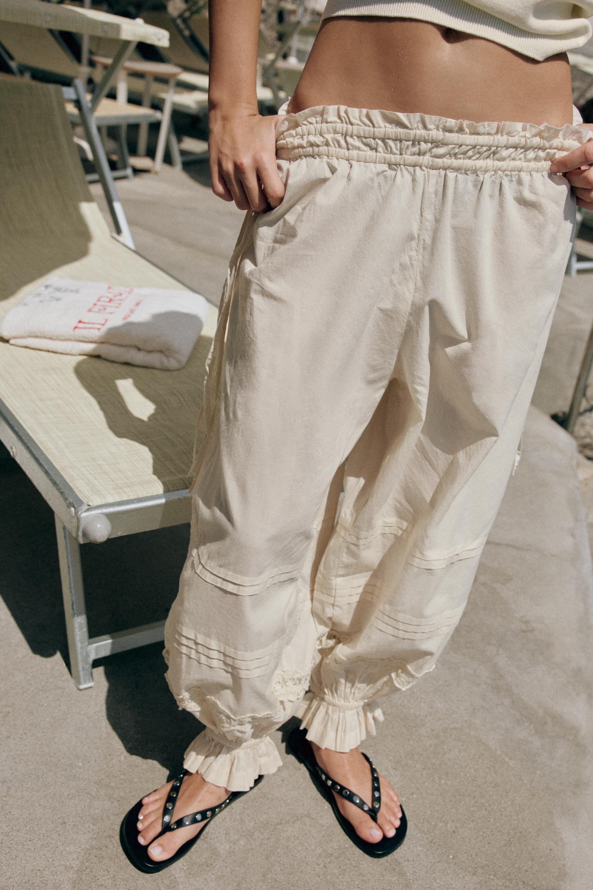 PANTALON BOUFFANT PLISSÉ ET DENTELLE